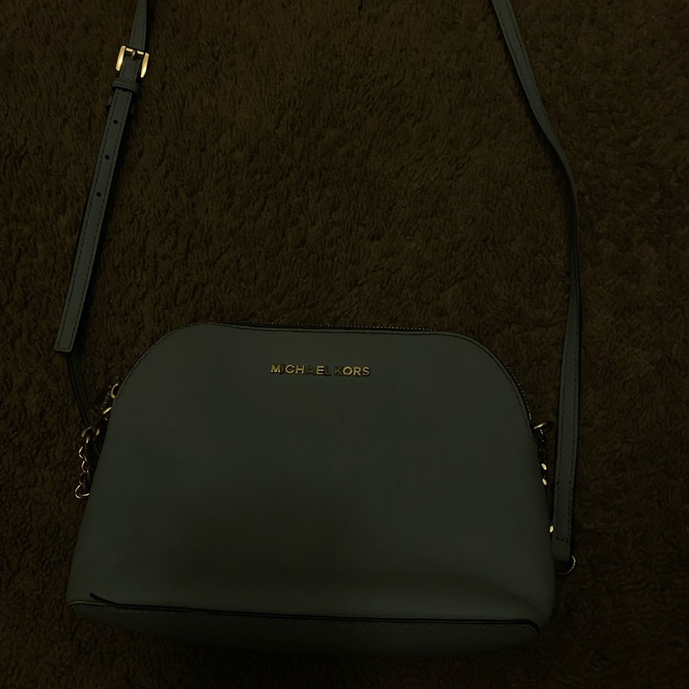 Michael Kors Black Crossbody Bag with Sleek Silhouette